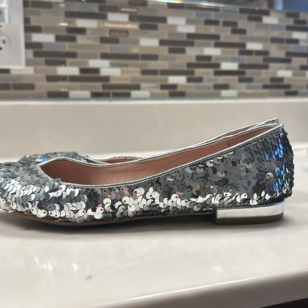 Chinese laundry silver sequin ballet flats. Size 9. - Picture 3 of 6